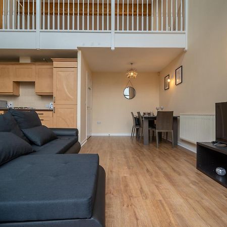 Luxury 2 Bed Apartment - Near Heathrow, Legoland, Windsor Слау Екстер'єр фото