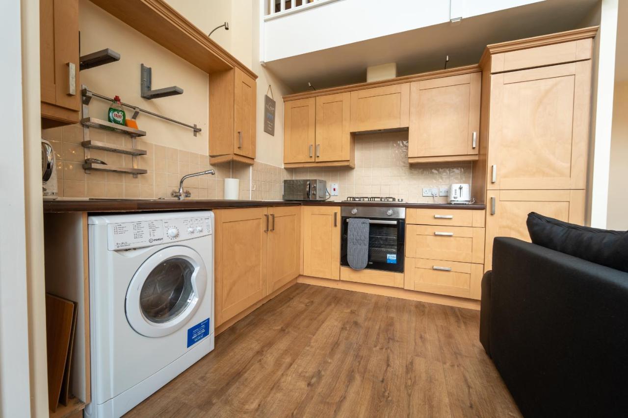 Luxury 2 Bed Apartment - Near Heathrow, Legoland, Windsor Слау Екстер'єр фото
