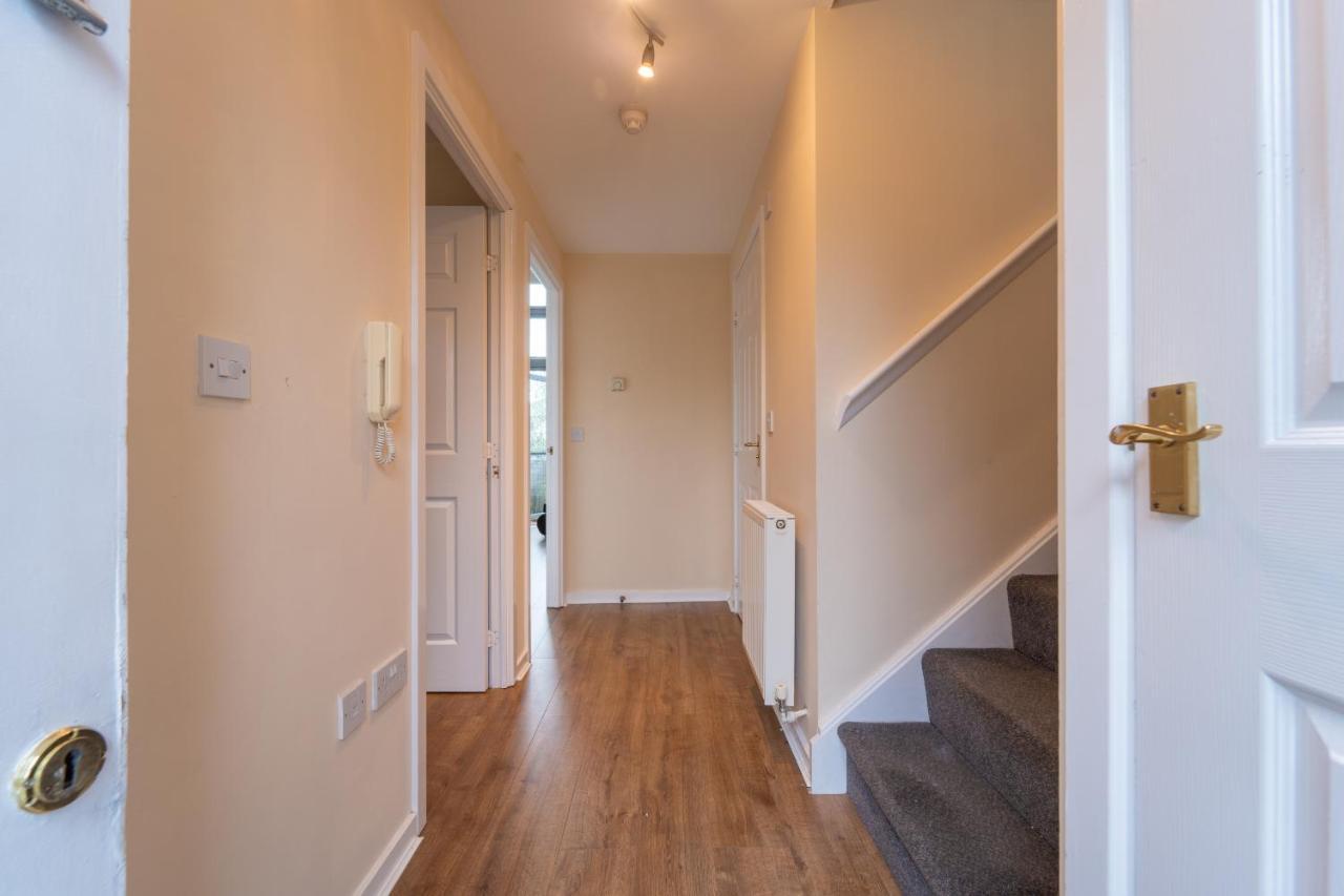 Luxury 2 Bed Apartment - Near Heathrow, Legoland, Windsor Слау Екстер'єр фото