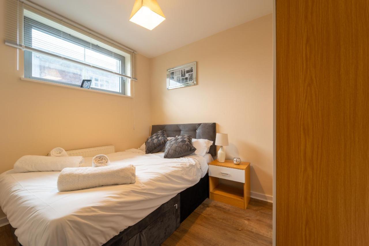 Luxury 2 Bed Apartment - Near Heathrow, Legoland, Windsor Слау Екстер'єр фото