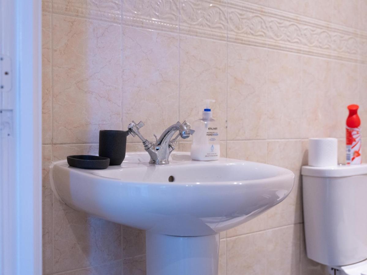 Luxury 2 Bed Apartment - Near Heathrow, Legoland, Windsor Слау Екстер'єр фото