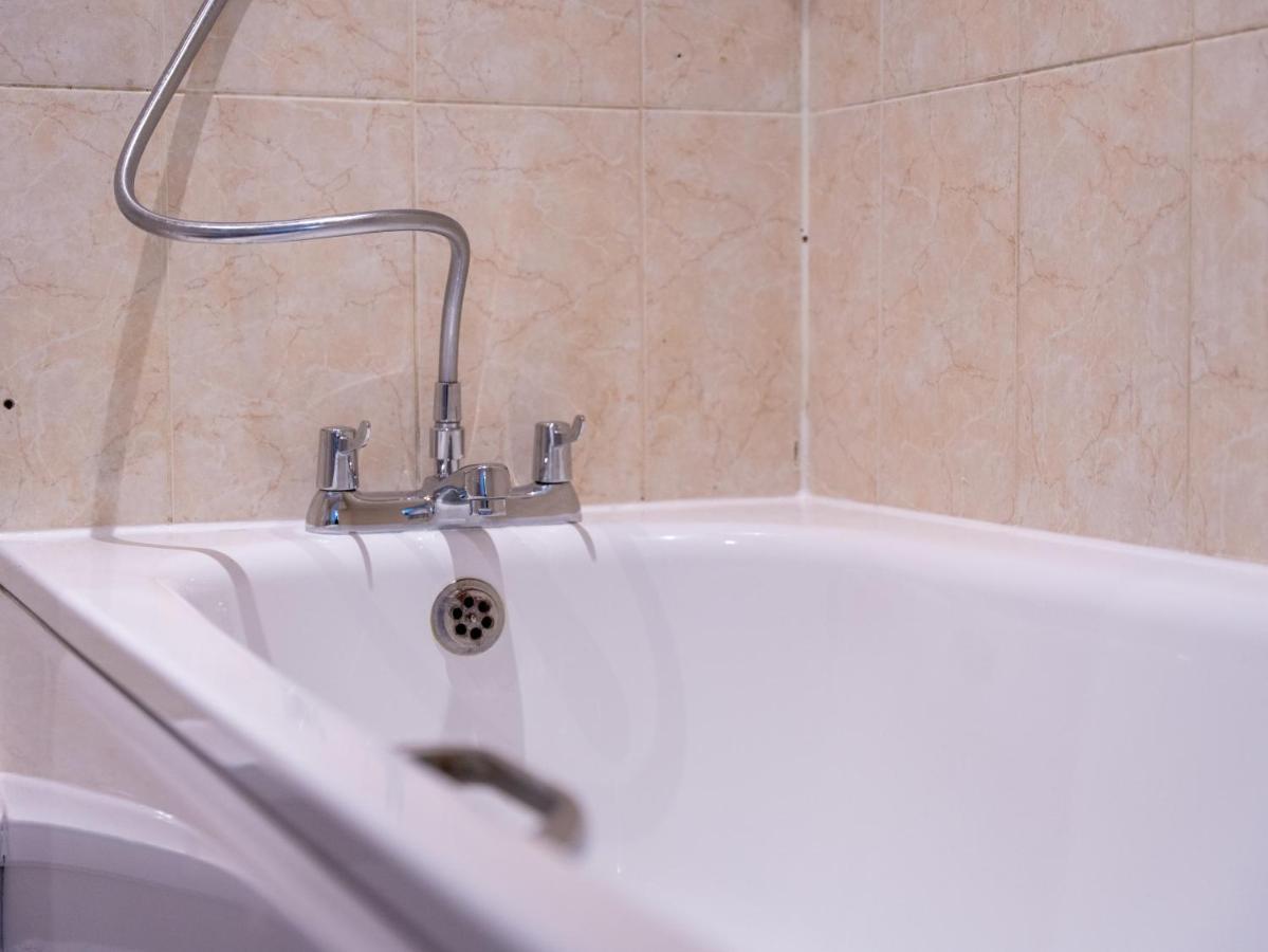 Luxury 2 Bed Apartment - Near Heathrow, Legoland, Windsor Слау Екстер'єр фото