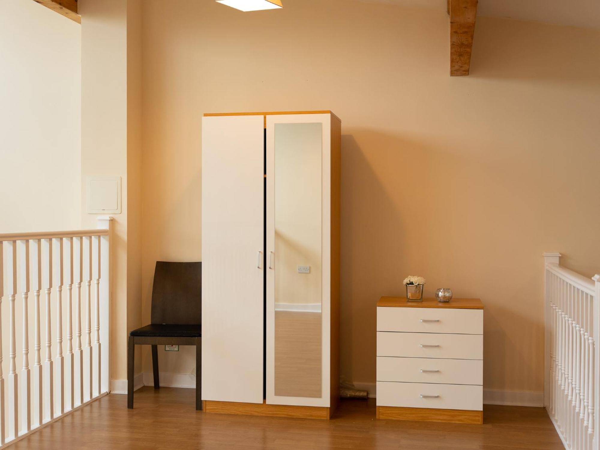 Luxury 2 Bed Apartment - Near Heathrow, Legoland, Windsor Слау Екстер'єр фото