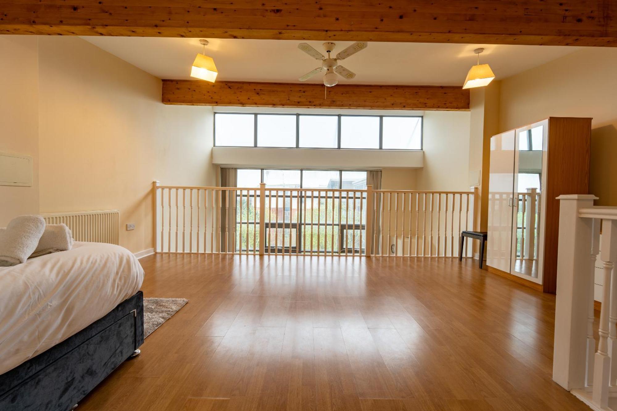 Luxury 2 Bed Apartment - Near Heathrow, Legoland, Windsor Слау Екстер'єр фото