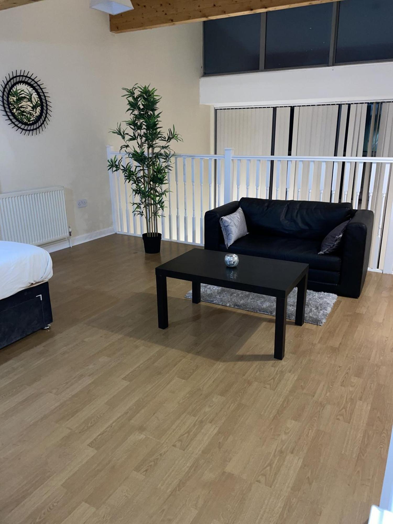 Luxury 2 Bed Apartment - Near Heathrow, Legoland, Windsor Слау Екстер'єр фото